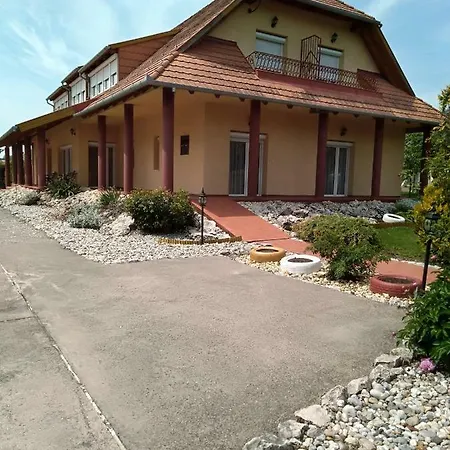 Napocska Panzio Vonyarcvashegy